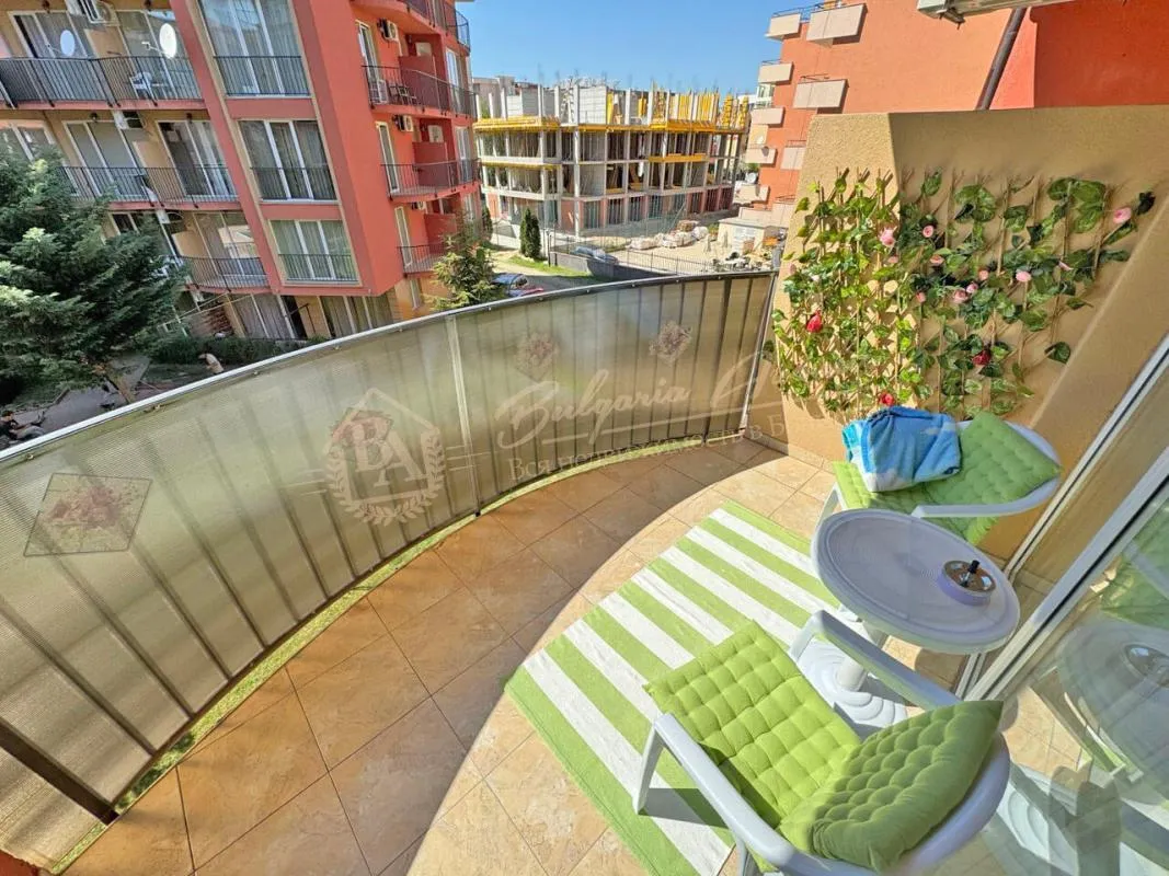 Студия с видом на бассейн в комплексе "Санни Вью Централ", Солнечный берег