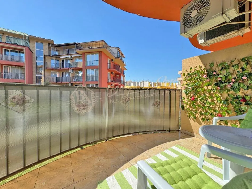 Студия с видом на бассейн в комплексе "Санни Вью Централ", Солнечный берег