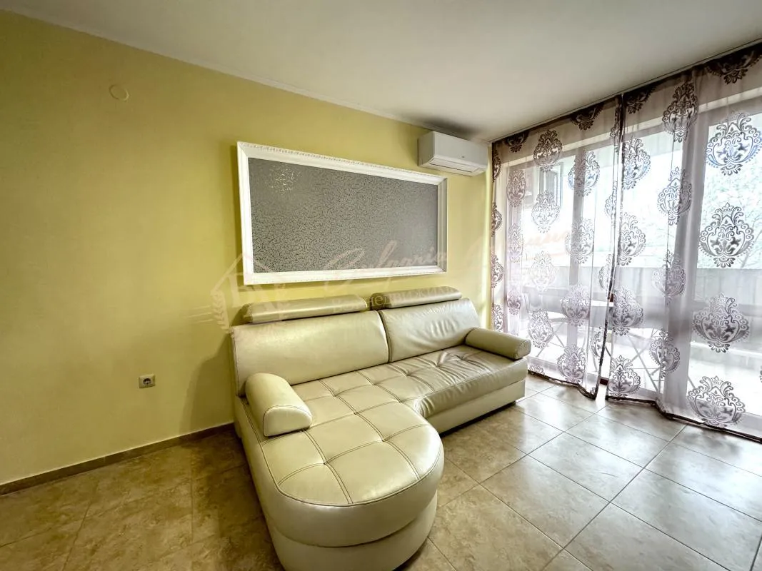 Двухкомнатный апартамент в к-се «Аполлон-6», курортный поселок Равда