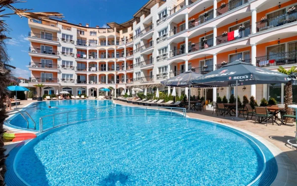 Меблированная квартира-студия в комплексе "Авеню Делюкс" Солнечный берег