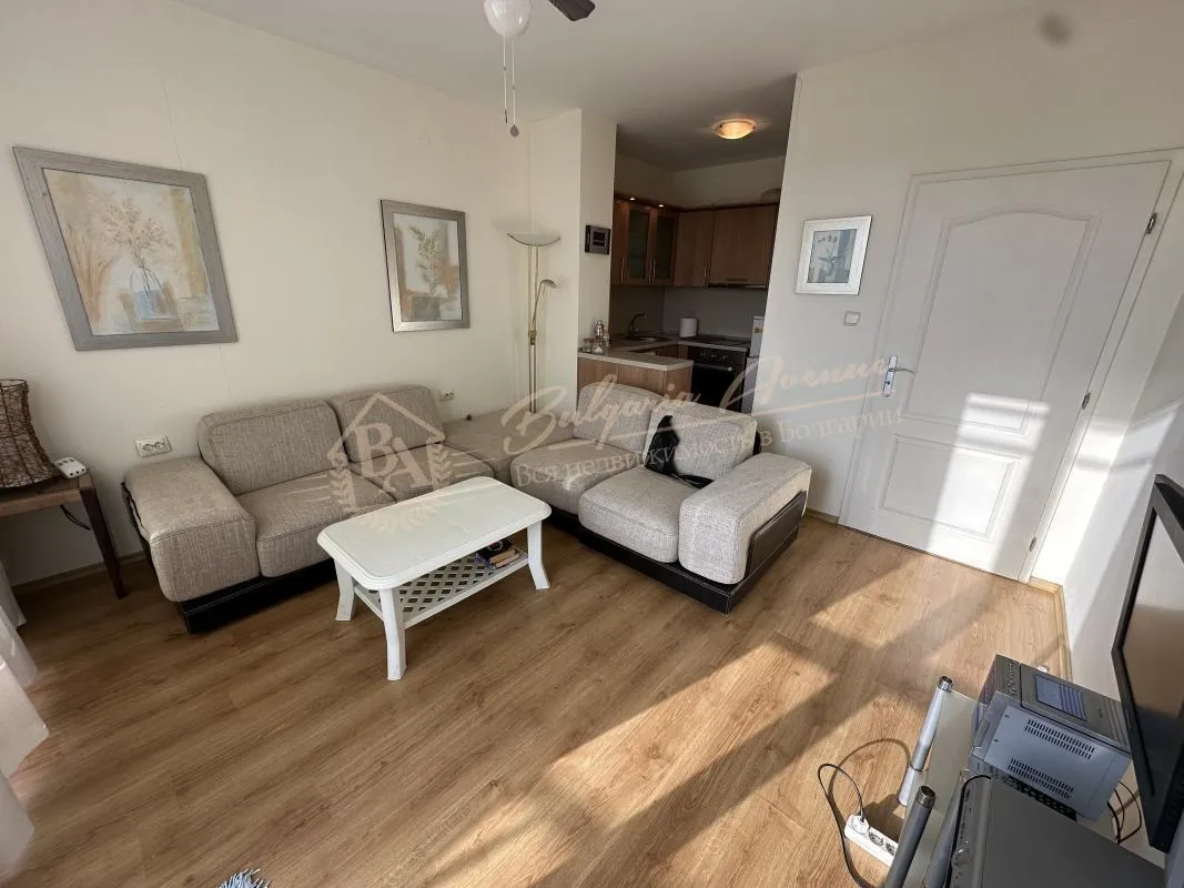 Просторный двухкомнатный апартамент в комплексе Flores Park, Солнечный берег