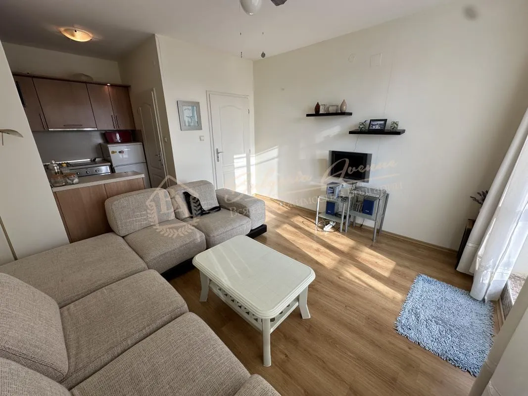 Просторный двухкомнатный апартамент в комплексе Flores Park, Солнечный берег