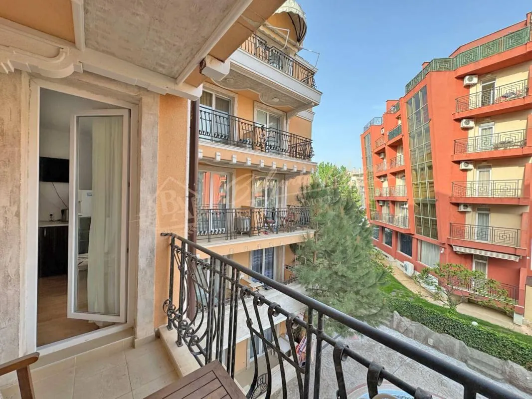 Уютная двухкомнатная квартира с видом на бассейн в комплексе Aphrodite 3, Солнечный берег