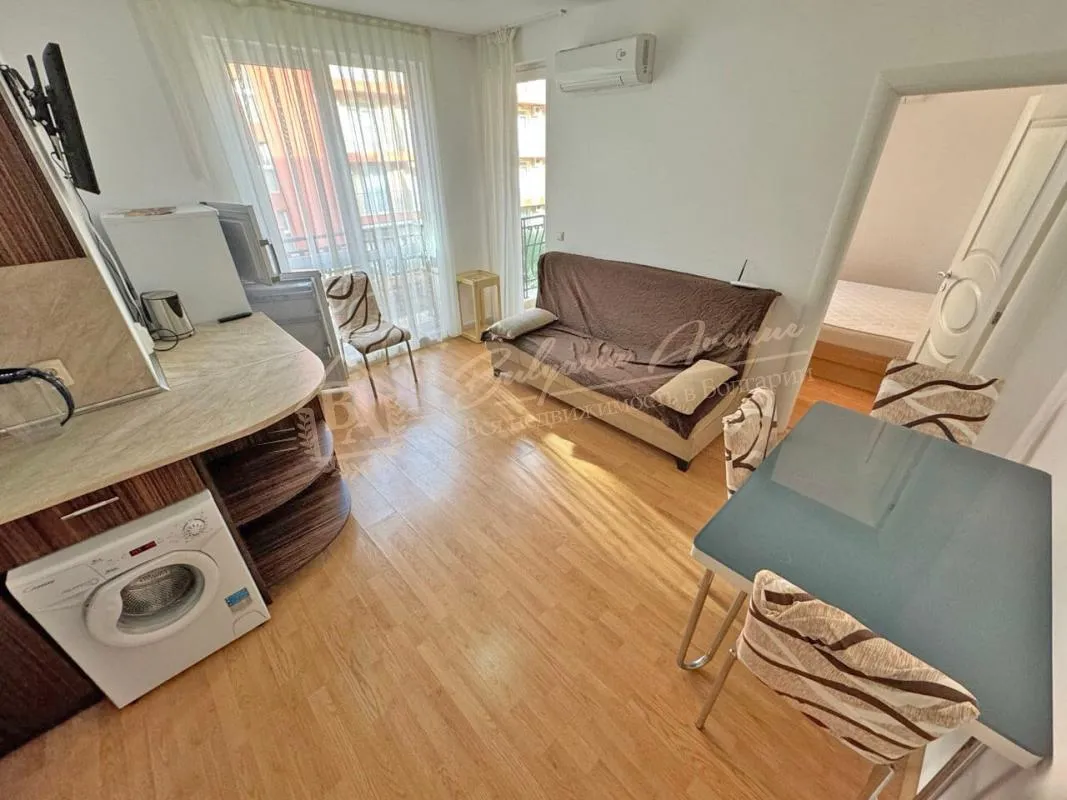 Уютная двухкомнатная квартира с видом на бассейн в комплексе Aphrodite 3, Солнечный берег