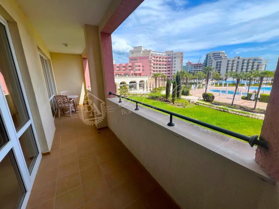 Двухкомнатный апартамент с частичным видом на море в 4* "МАДЖЕСТИК" Солнечный берег