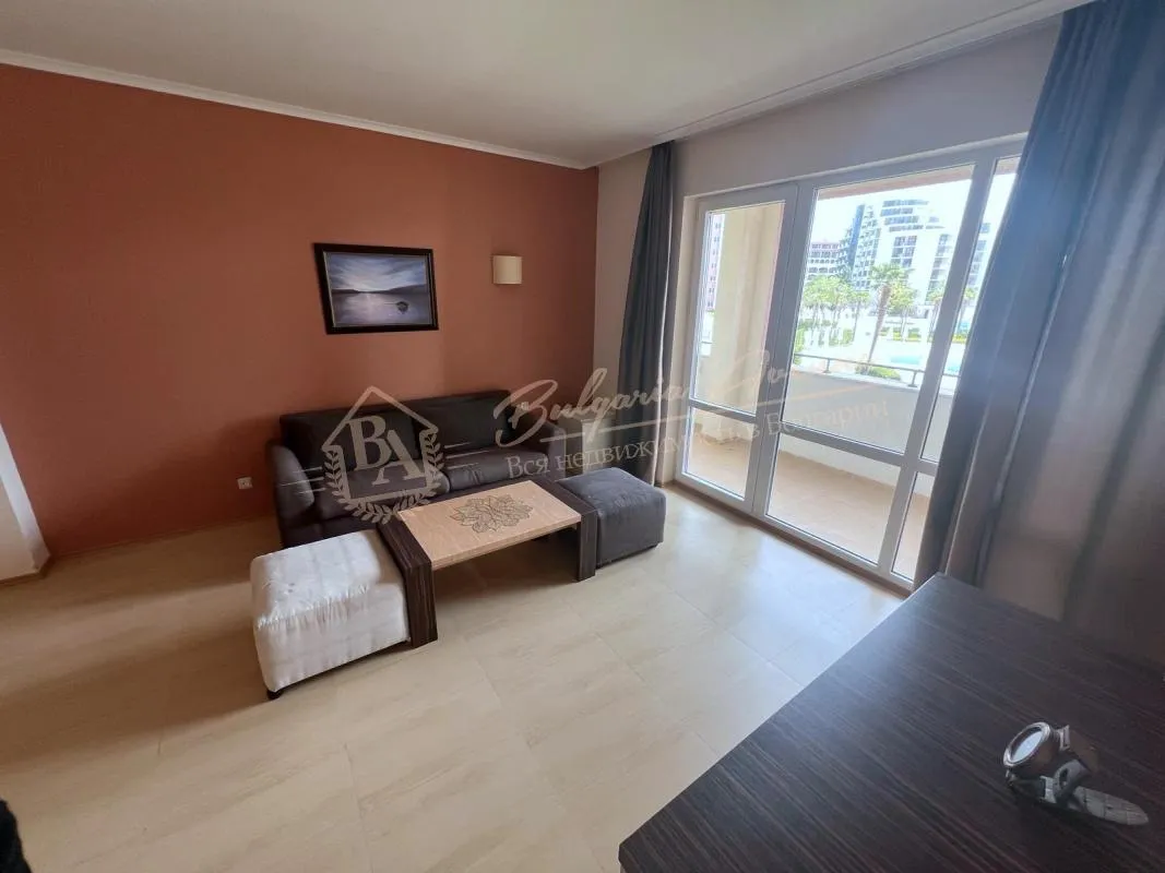 Двухкомнатный апартамент с частичным видом на море в 4* "МАДЖЕСТИК" Солнечный берег