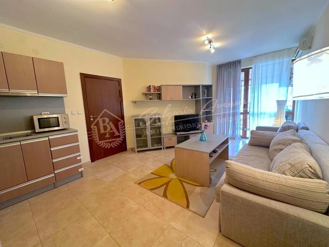 Трехкомнатный апартамент с видом на море в комплексе «Аполлон-5», Равда