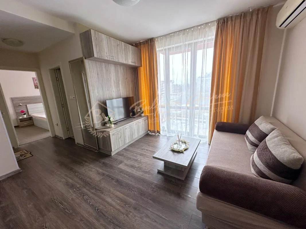 Уютный двухкомнатный апартамент в к-се «Тарсис НОВА», Солнечный берег, красивый вид с террасы