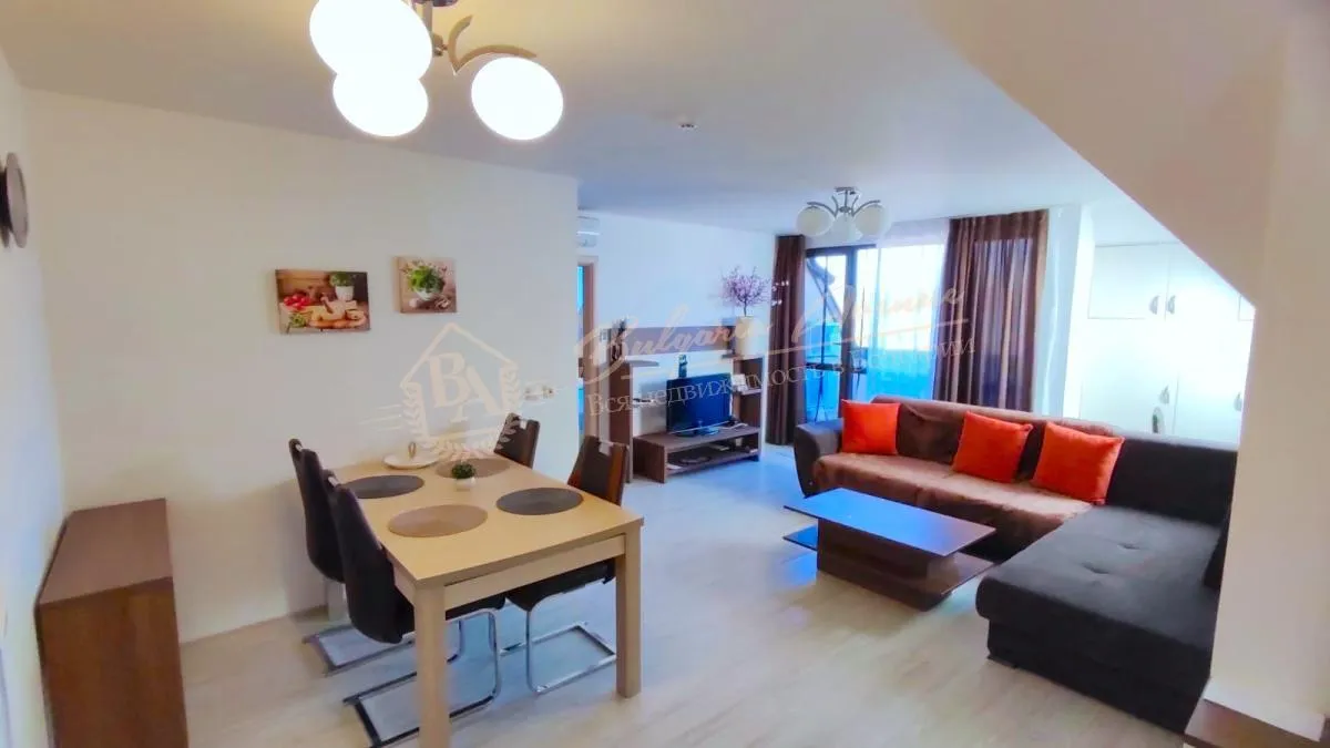 Просторный двухкомнатный апартамент в комплексе «Тарсис 2Б». С террасы открывается вид на горы