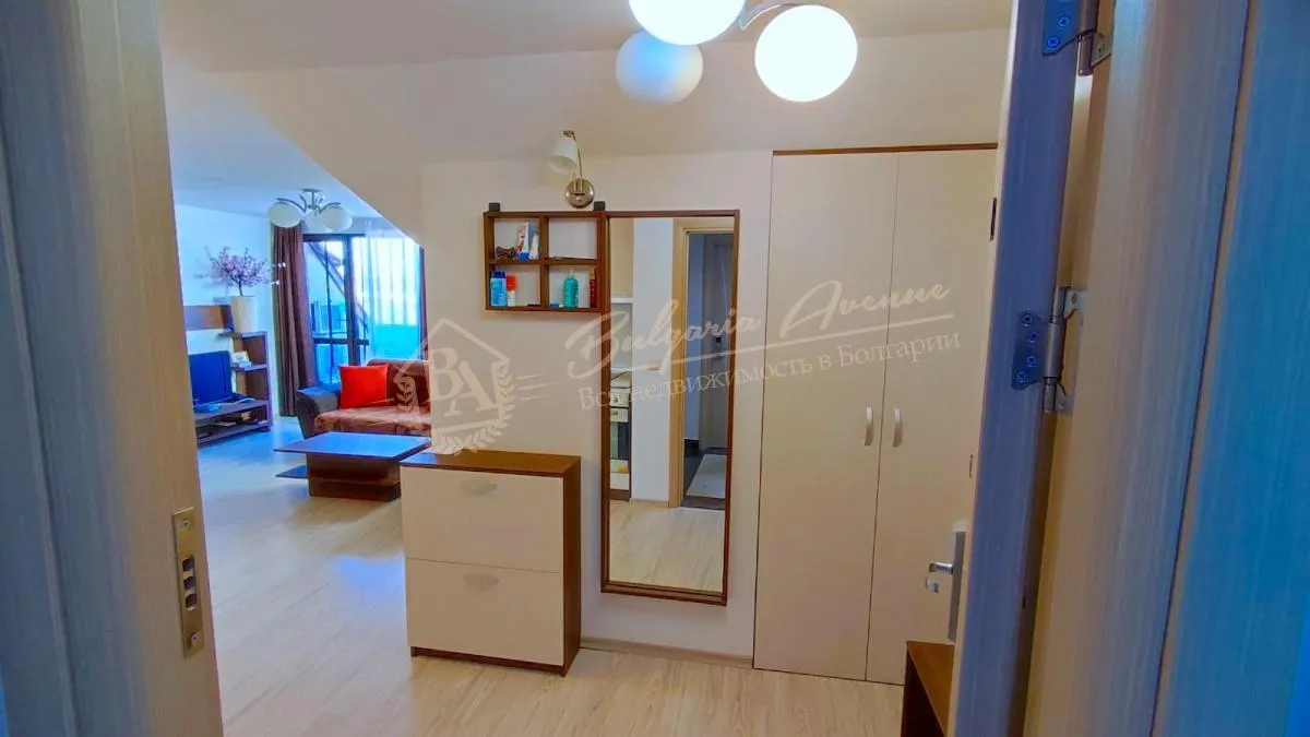 Просторный двухкомнатный апартамент в комплексе «Тарсис 2Б». С террасы открывается вид на горы