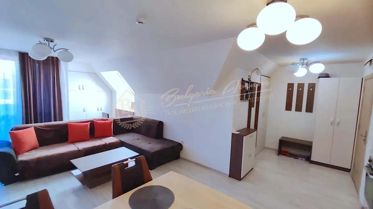 Просторный двухкомнатный апартамент в комплексе «Тарсис 2Б». С террасы открывается вид на горы