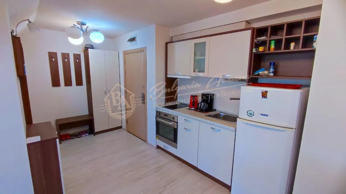 Просторный двухкомнатный апартамент в комплексе «Тарсис 2Б». С террасы открывается вид на горы