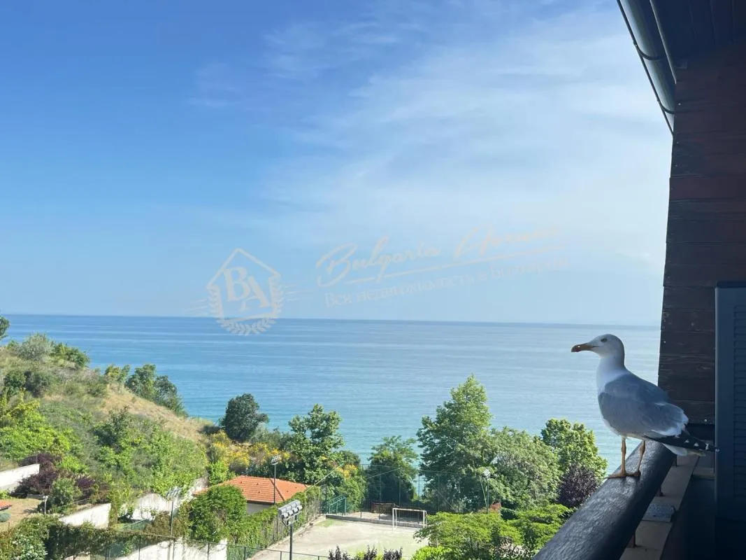 Трехкомнатный апартамент в комплексе на первой линии от моря "Райский Сад" Святой Влас