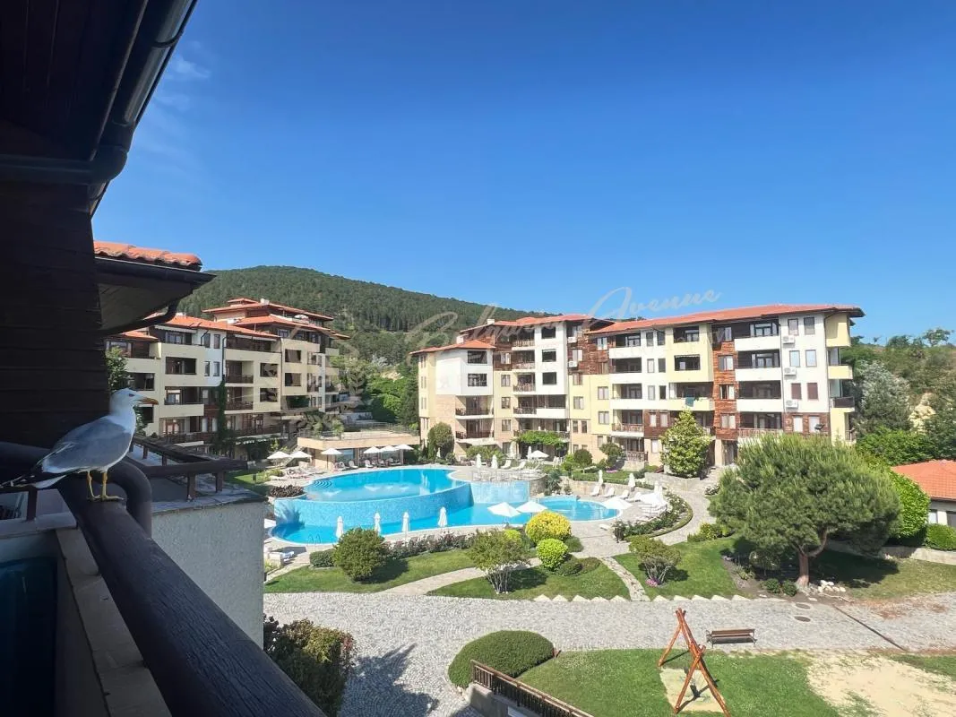 Трехкомнатный апартамент в комплексе на первой линии от моря "Райский Сад" Святой Влас