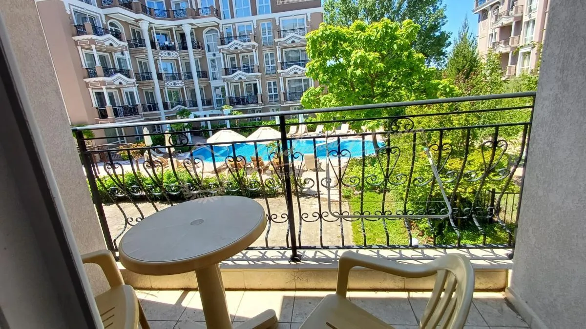 Квартира-студия в комплексе Dawn Park, Солнечный берег - вид на бассейн