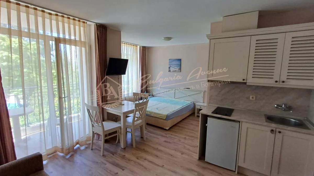 Квартира-студия в комплексе Dawn Park, Солнечный берег - вид на бассейн