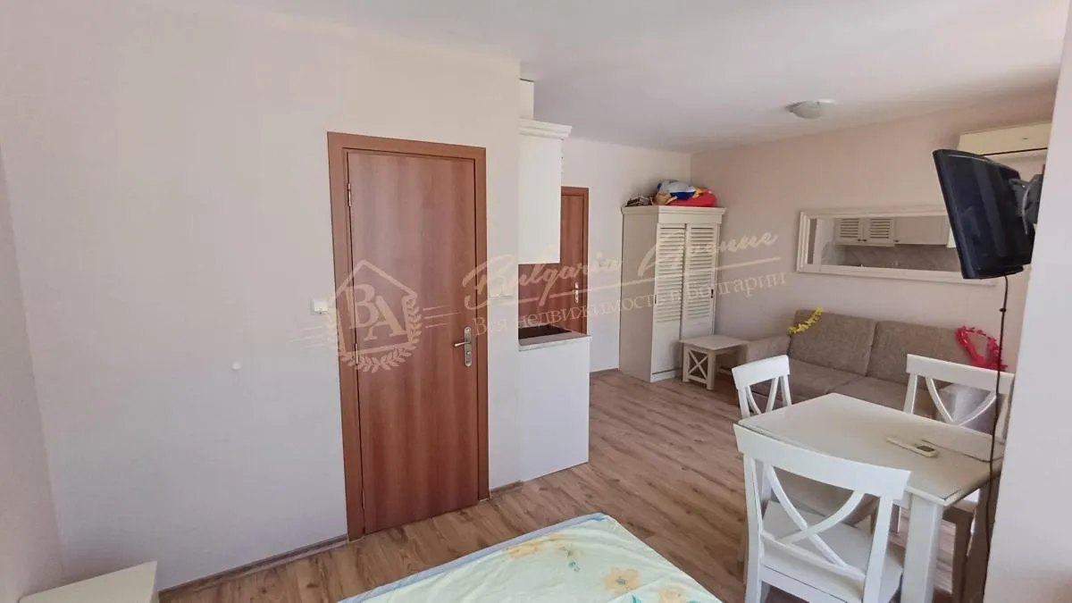 Квартира-студия в комплексе Dawn Park, Солнечный берег - вид на бассейн