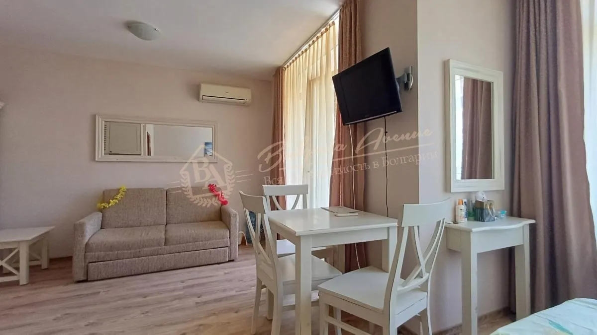 Квартира-студия в комплексе Dawn Park, Солнечный берег - вид на бассейн