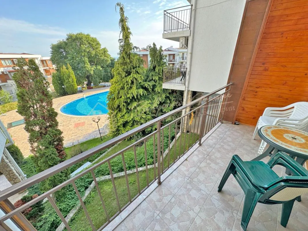 Трехкомнатная квартира в Messambria Fort, Елените - вид на бассейн