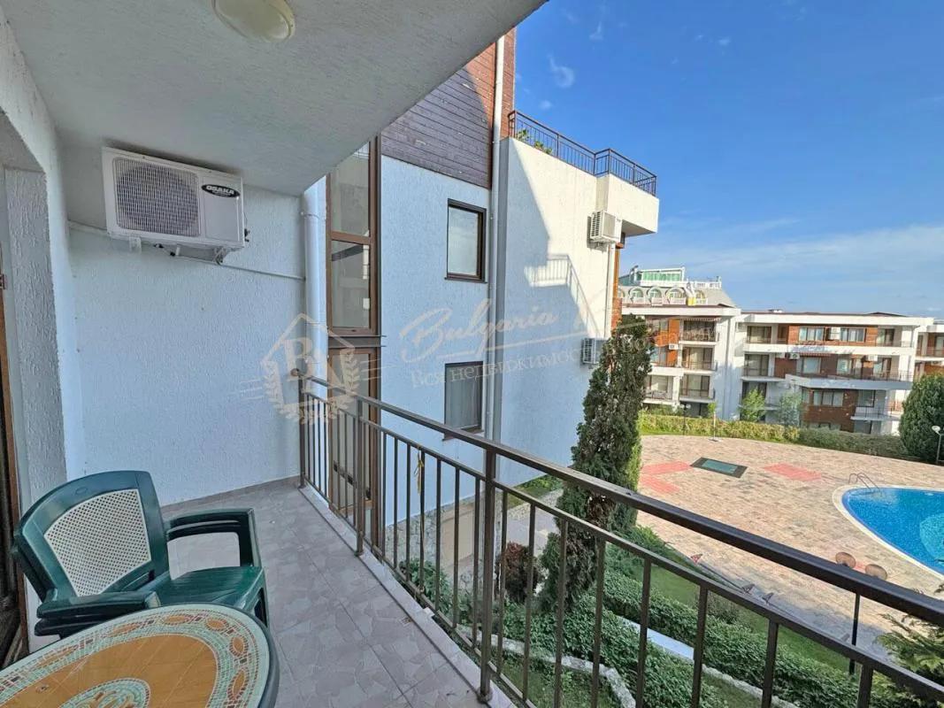 Трехкомнатная квартира в Messambria Fort, Елените - вид на бассейн