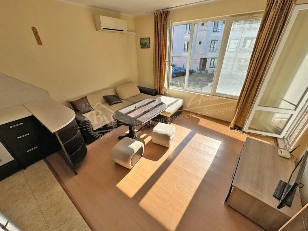 Апартамент с 1 спальней в жилом доме без таксы поддержки в Несебре