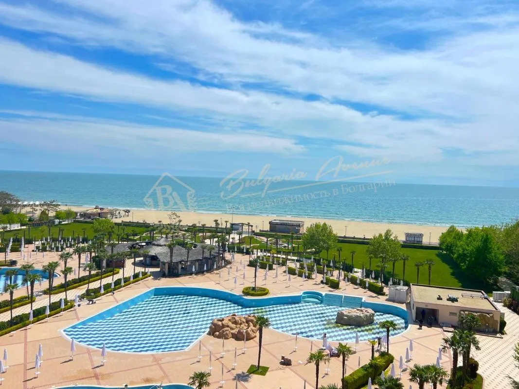 Двухкомнатный апартамент с панорамным видом на море в 4* "Маджестик" Солнечный берег
