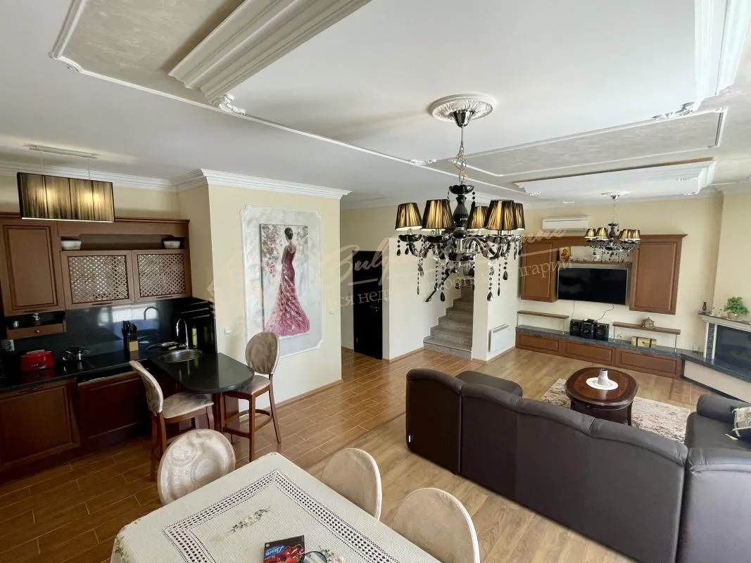 Комфортабельный дом в г. Святой Влас с отдельным участком и панорамным видом на море