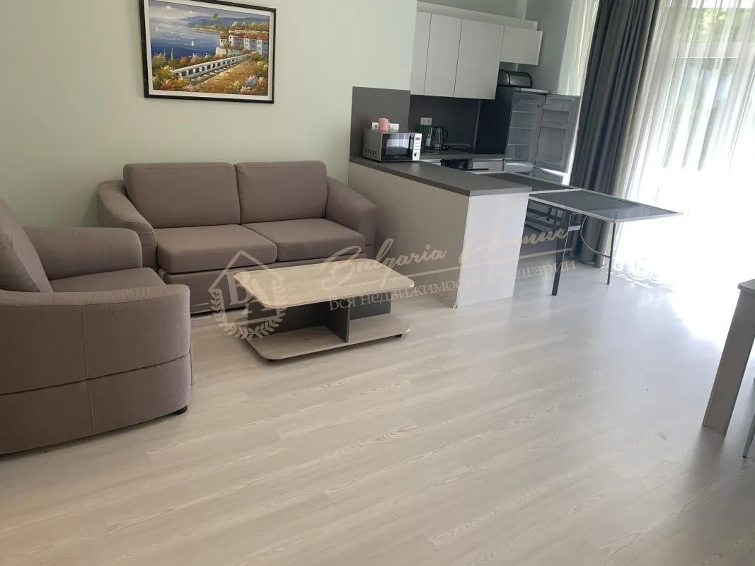 Продается двухкомнатный апартамент с частичным видом на море в Равде - комплекс "Оазис"