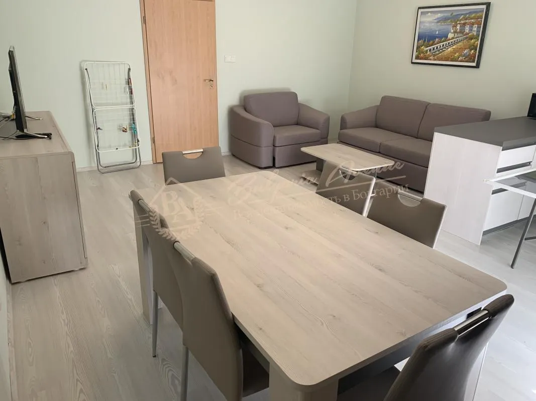 Продается двухкомнатный апартамент с частичным видом на море в Равде - комплекс "Оазис"