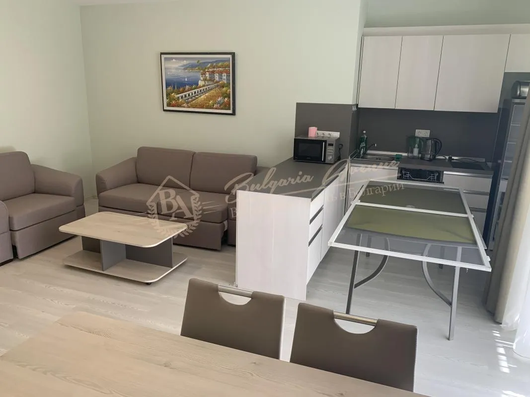 Продается двухкомнатный апартамент с частичным видом на море в Равде - комплекс "Оазис"