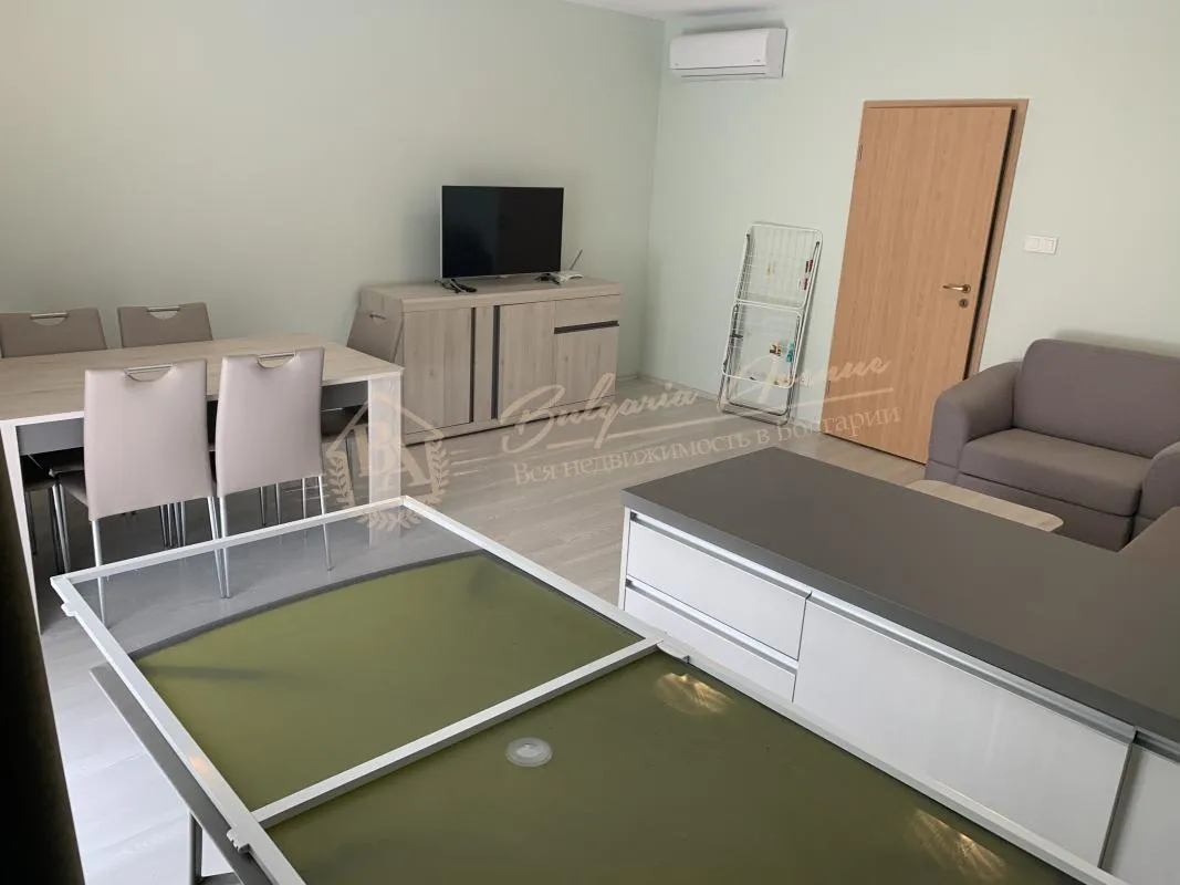 Продается двухкомнатный апартамент с частичным видом на море в Равде - комплекс "Оазис"