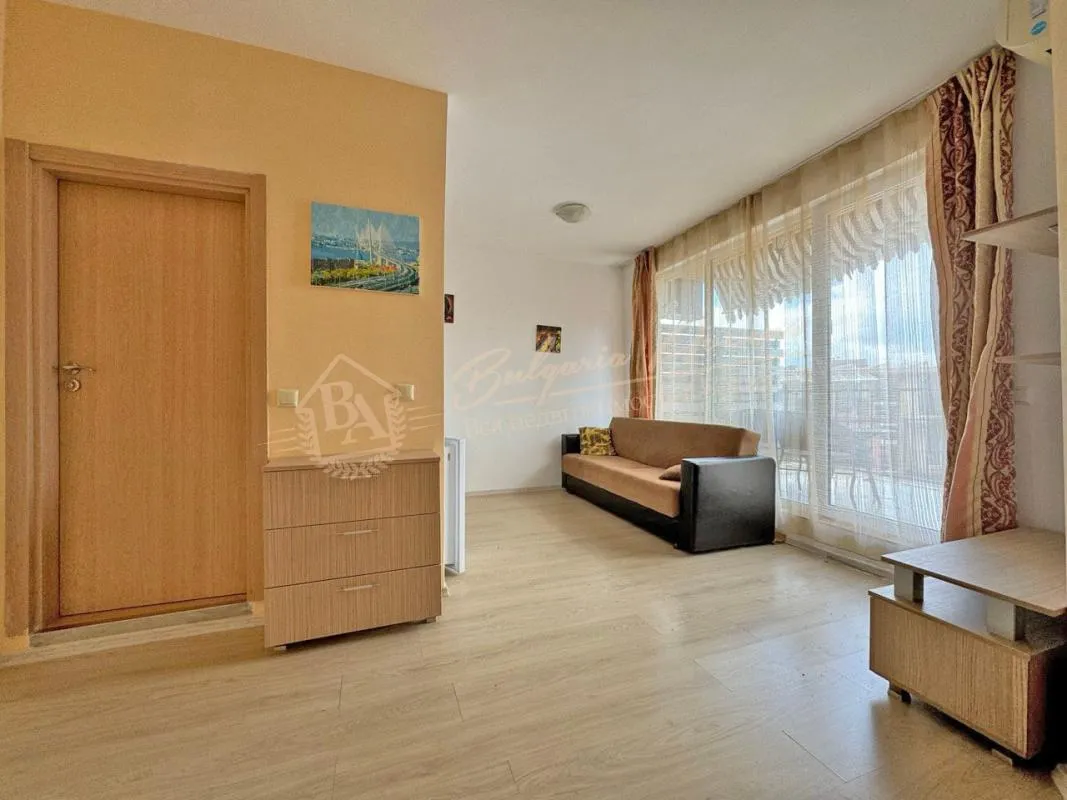 Просторная двухкомнатная квартира в комплексе "Санни Вью Централ", Солнечный берег