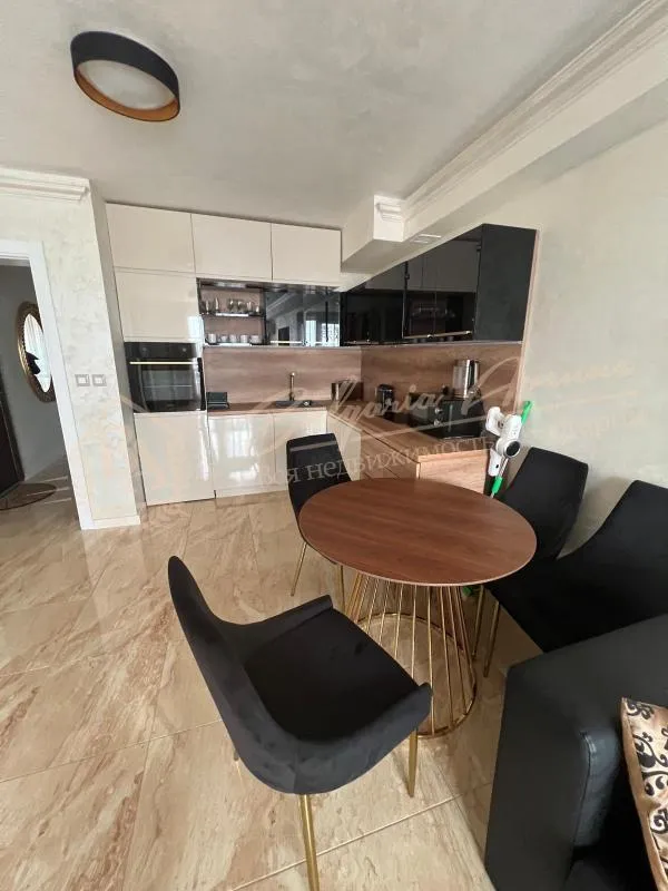 Комплекс Onyx - двухкомнатная квартира с собственным выходом к бассейну, вид на море