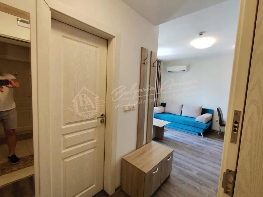 Двухкомнатный апартамент на партере с собственным двориком - комплекс "Тарсис Нова"