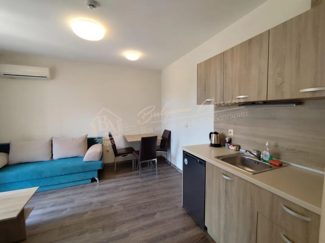 Двухкомнатный апартамент на партере с собственным двориком - комплекс "Тарсис Нова"