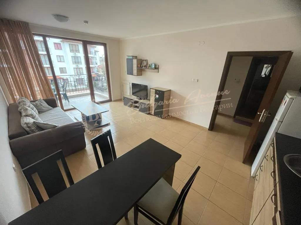 Двухкомнатный апартамент с прекрасным видом на бассейн в комплексе «Аполлон 9», Равда