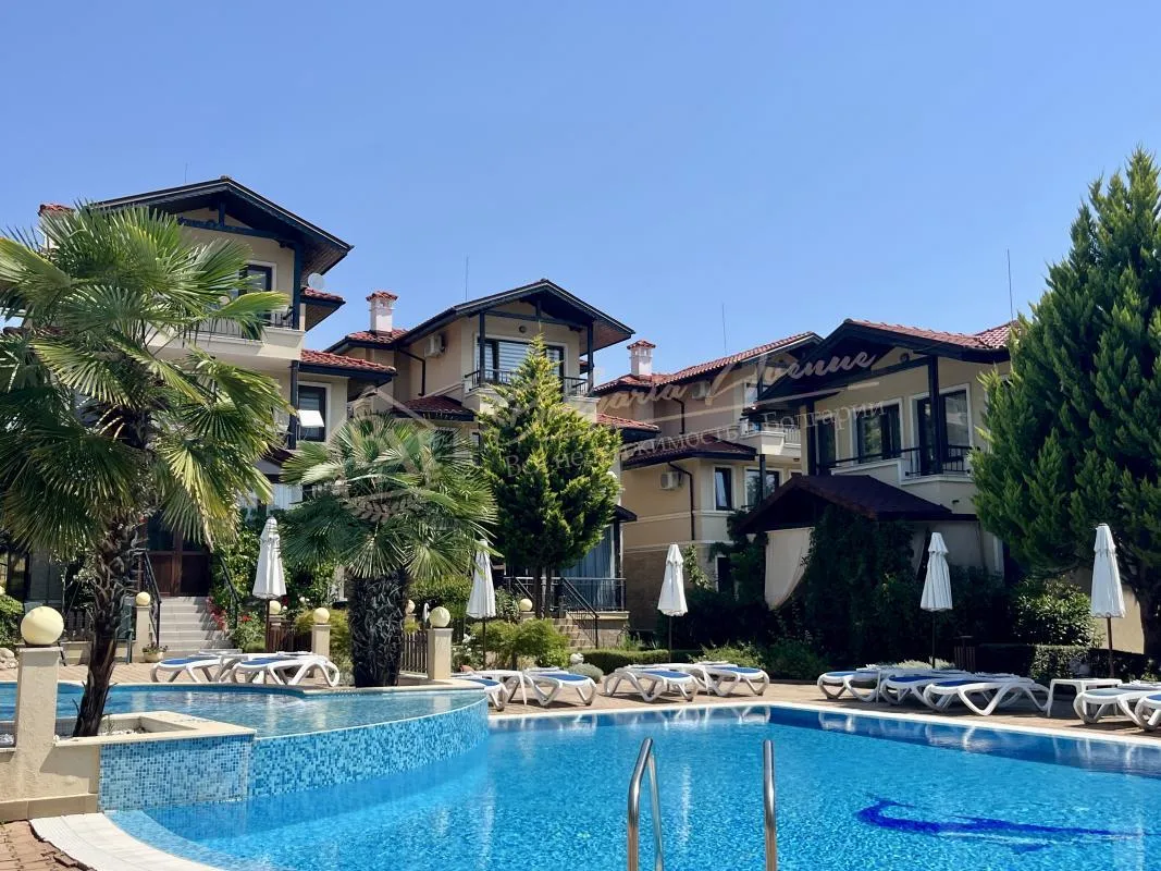 Четырехэтажная вилла с панорамным видом на море в поселке Кошарица