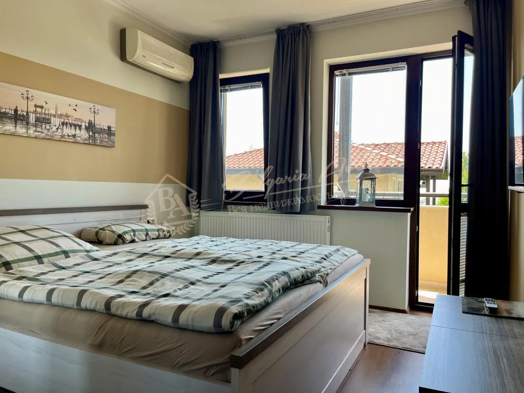 Четырехэтажная вилла с панорамным видом на море в поселке Кошарица