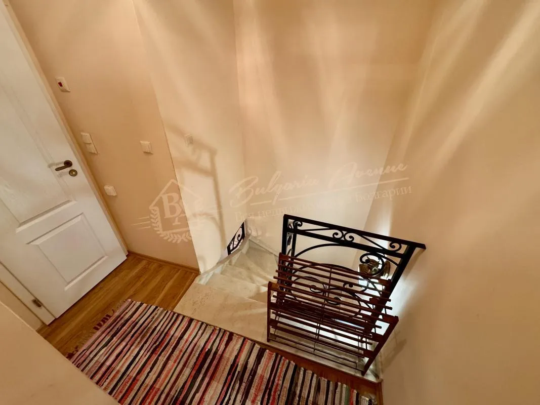 Роскошный двухэтажный апартамент с двориком в комплексе "Венера Палас", Солнечный берег.