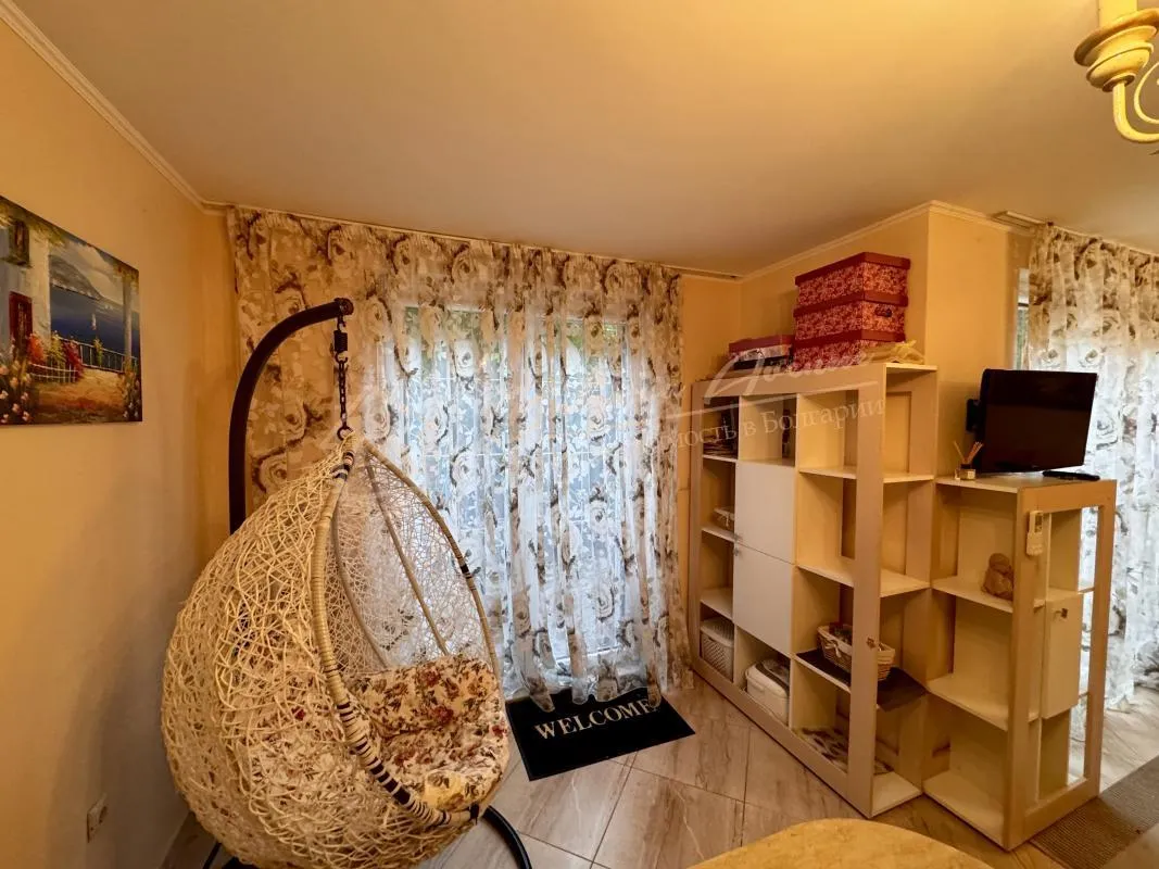 Роскошный двухэтажный апартамент с двориком в комплексе "Венера Палас", Солнечный берег.