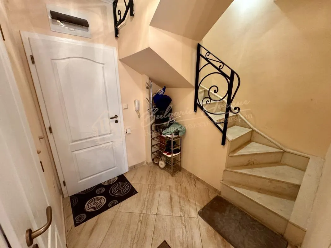 Роскошный двухэтажный апартамент с двориком в комплексе "Венера Палас", Солнечный берег.