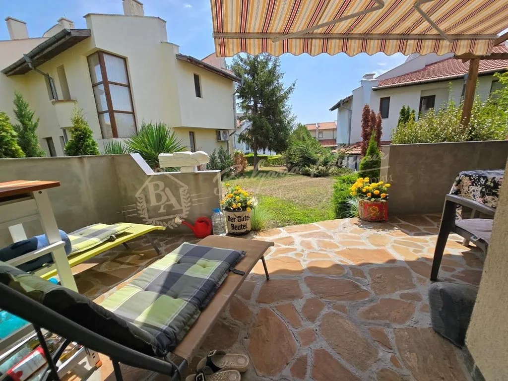 Дом с 2 спальнями и садом в "Алмонд Хилл", Кошарица