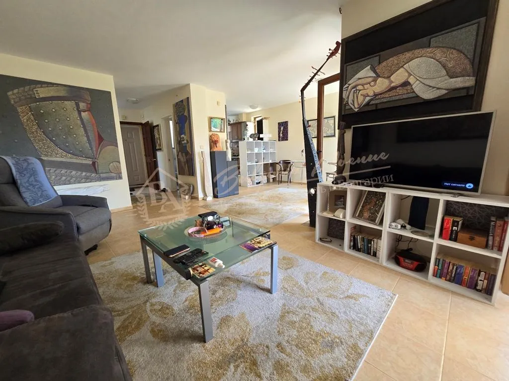 Дом с 2 спальнями и садом в "Алмонд Хилл", Кошарица