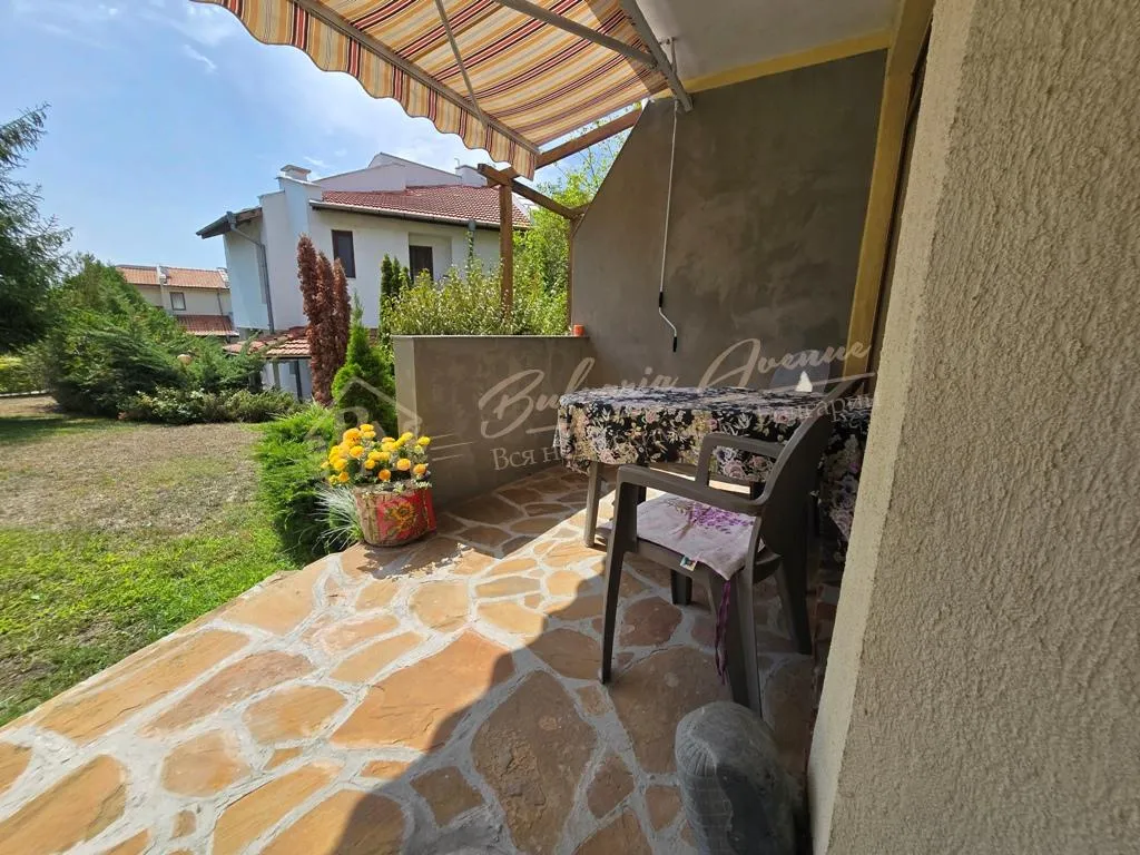 Дом с 2 спальнями и садом в "Алмонд Хилл", Кошарица