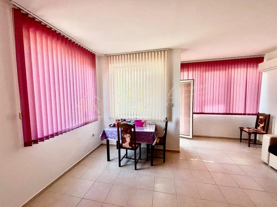 Апартамент с одной спальней в жилом доме на Солнечном берегу