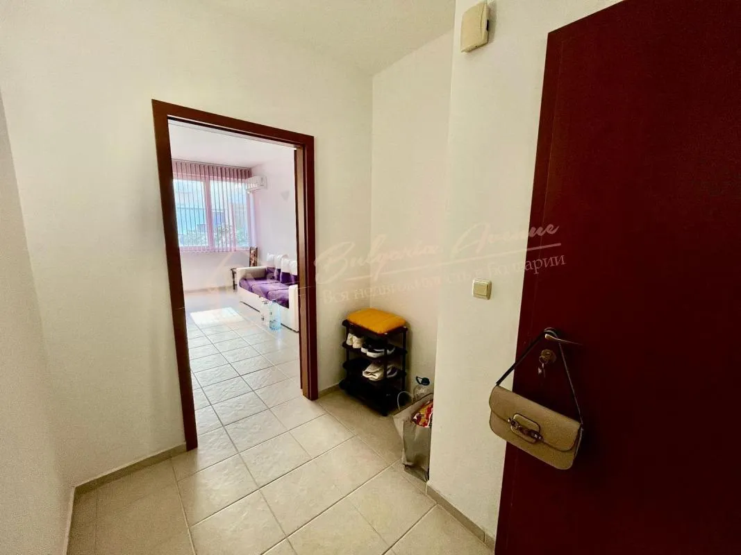 Апартамент с одной спальней в жилом доме на Солнечном берегу