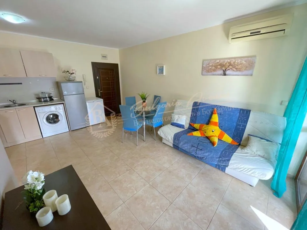 Двухкомнатный апартамент в комплексе «Аполлон-6» с видом на комплекс