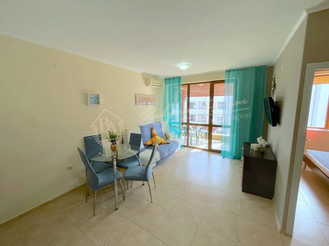 Двухкомнатный апартамент в комплексе «Аполлон-6» с видом на комплекс