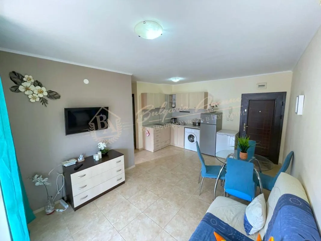 Двухкомнатный апартамент в комплексе «Аполлон-6» с видом на комплекс