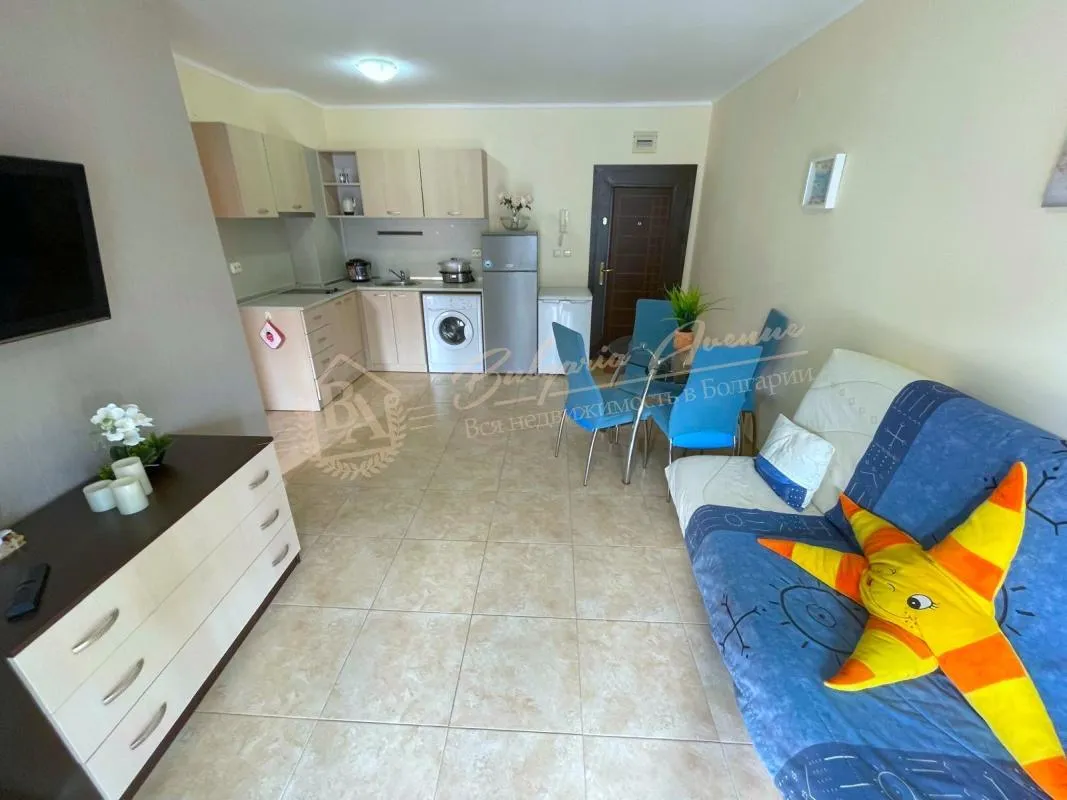 Двухкомнатный апартамент в комплексе «Аполлон-6» с видом на комплекс